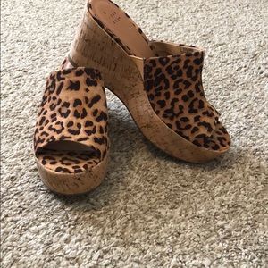 Leopard wedge
